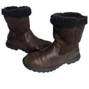 UGG Boots Womens Sz 9 Leather Shearling Fur Lined Short 5381 Brown Slip On